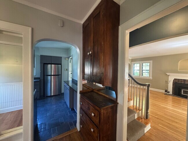 Building Photo - 3403 Dellwood Rd