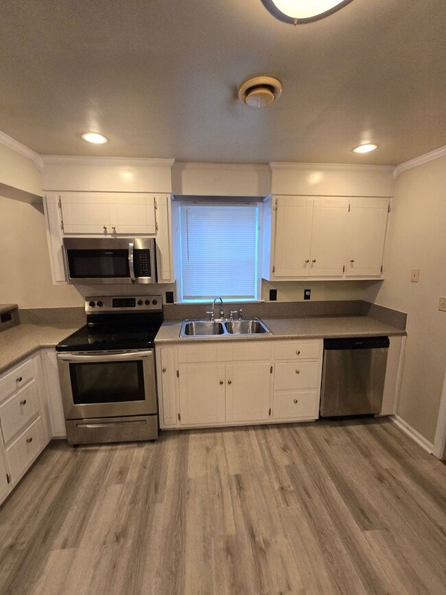 Building Photo - 3 BR House in S. Chesterfield - Available Now!