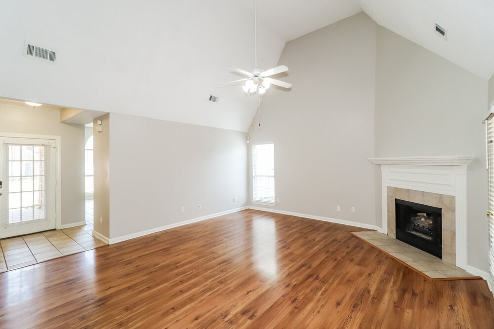 Building Photo - 9441 Club Walk Ct