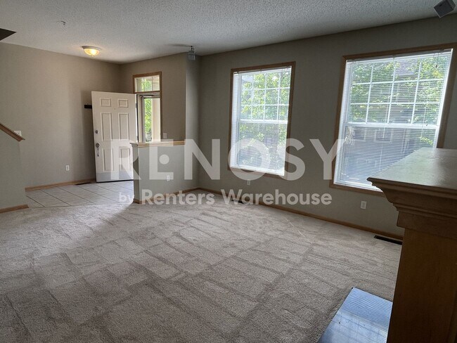 Building Photo - Available Now 3 Bedroom 1 Bath 1 Powder Room Townhome in Eden Prairie