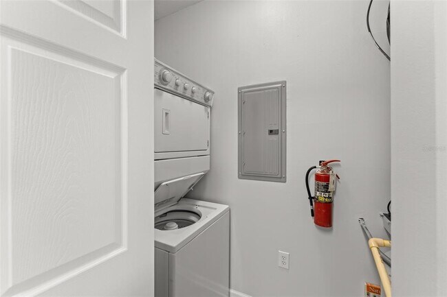 Building Photo - 12825 Madison Pointe Cir