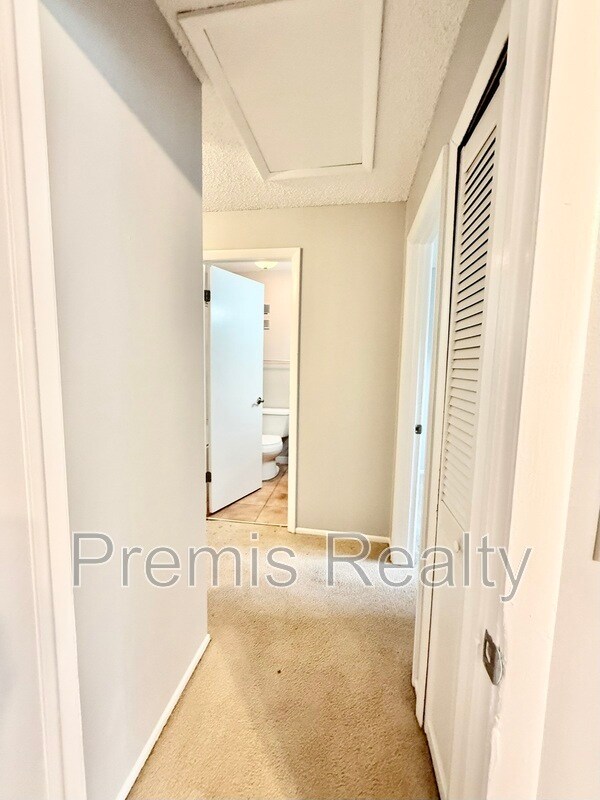 Building Photo - 3003 Bough Ave