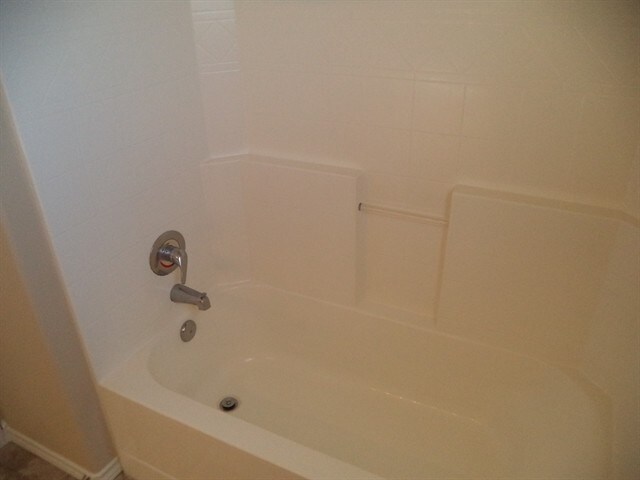 Building Photo - 879 S New Summer Ave