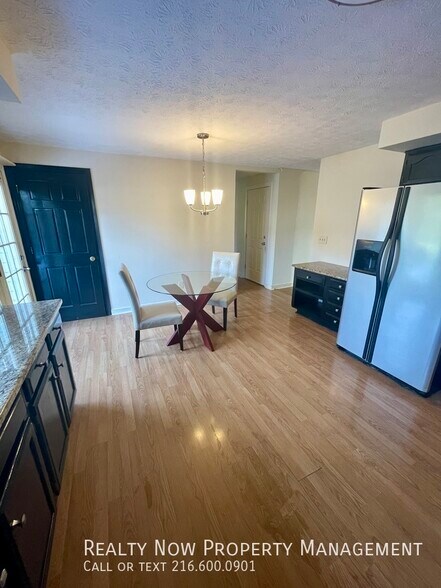 Building Photo - 32467 S Roundhead Dr