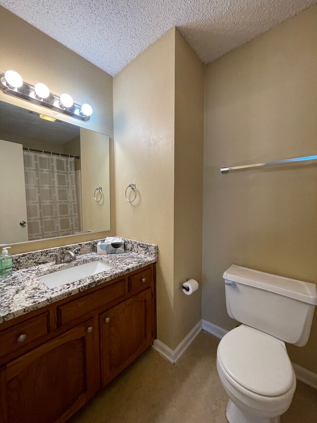 Building Photo - Condo: Jefferson Towne