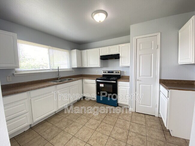 Building Photo - 2420 Springridge Dr