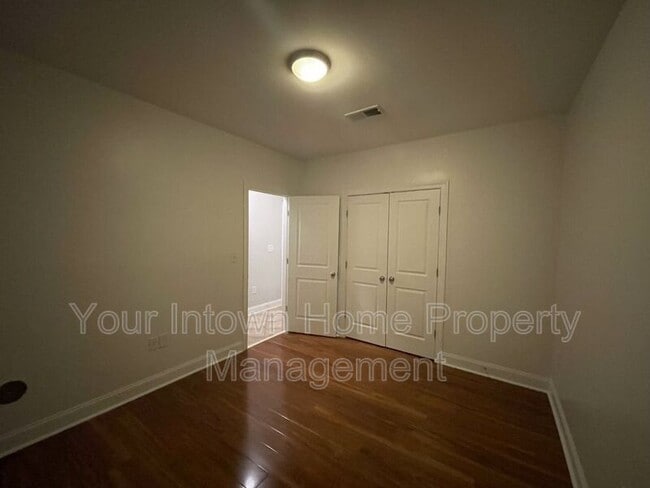 Building Photo - 239 Carlyle Park Dr