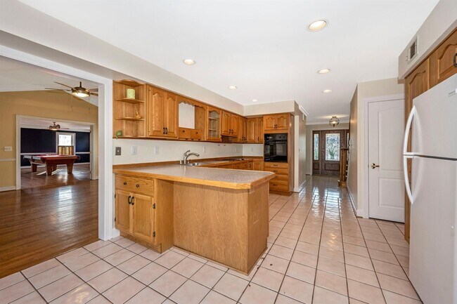 Building Photo - WELLER ESTATES