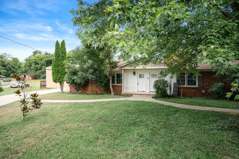 Building Photo - 2178 N Ranch Rd