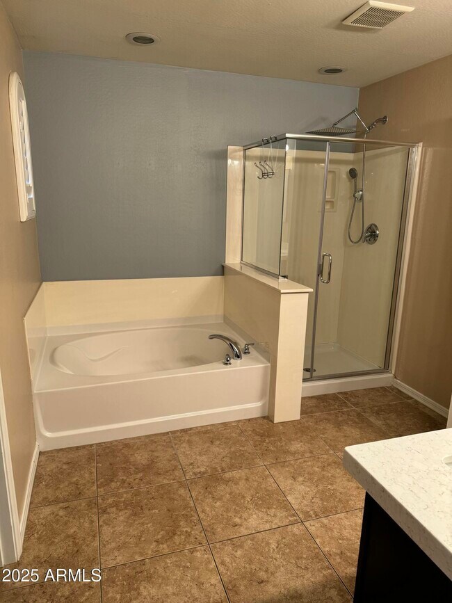 Building Photo - 11009 E Sutter Ave