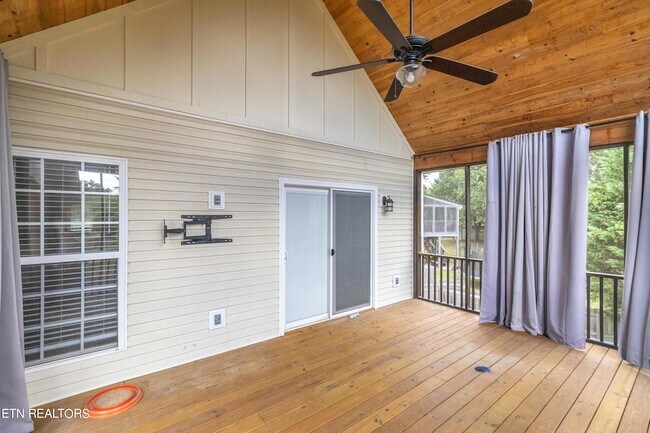 Building Photo - 1100 Winterberry Ln