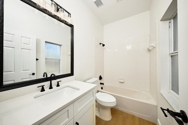 Building Photo - 3600 Harbor Isles Ct