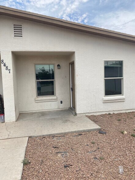 Building Photo - 8487 Roseway Dr
