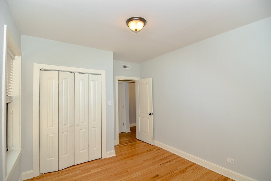 Building Photo - 4110 N Ashland Ave