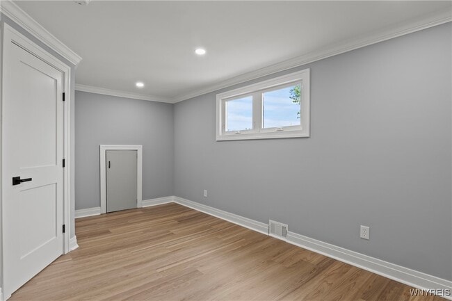 Building Photo - 42 Frontenac Ave