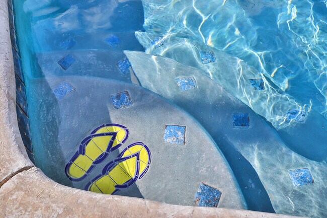 Building Photo - 8601 Santa Susana Plz