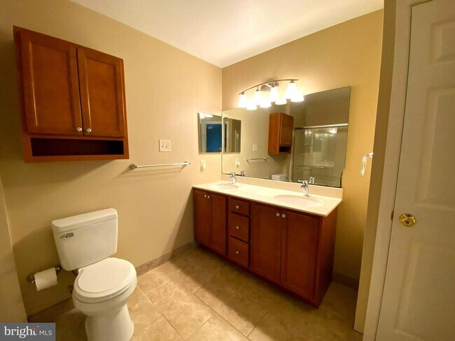 Building Photo - 1701 Foxmeadow Cir