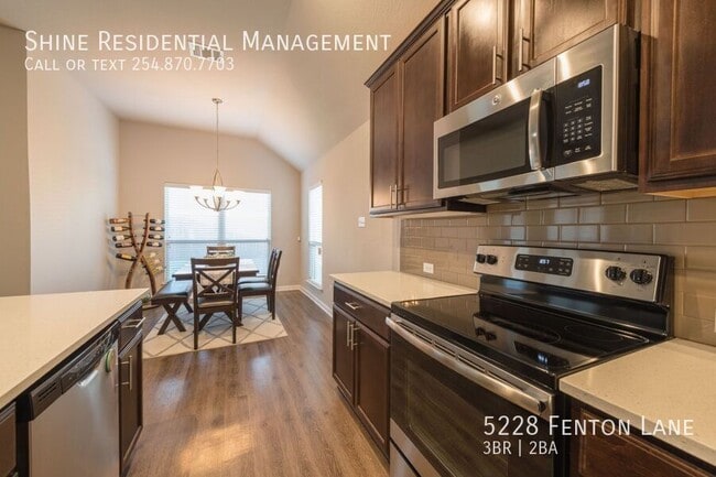 Building Photo - 5228 Fenton Ln