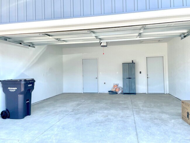 Building Photo - 5859 Zinfandel Ave