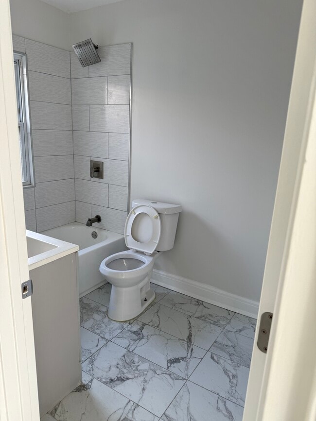 Building Photo - 2011 Grey Ave