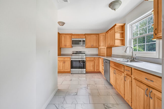 Building Photo - 18 Kathryn Dr