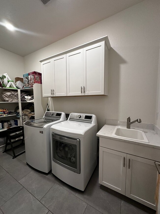 Building Photo - Single-story home in Spring Lake