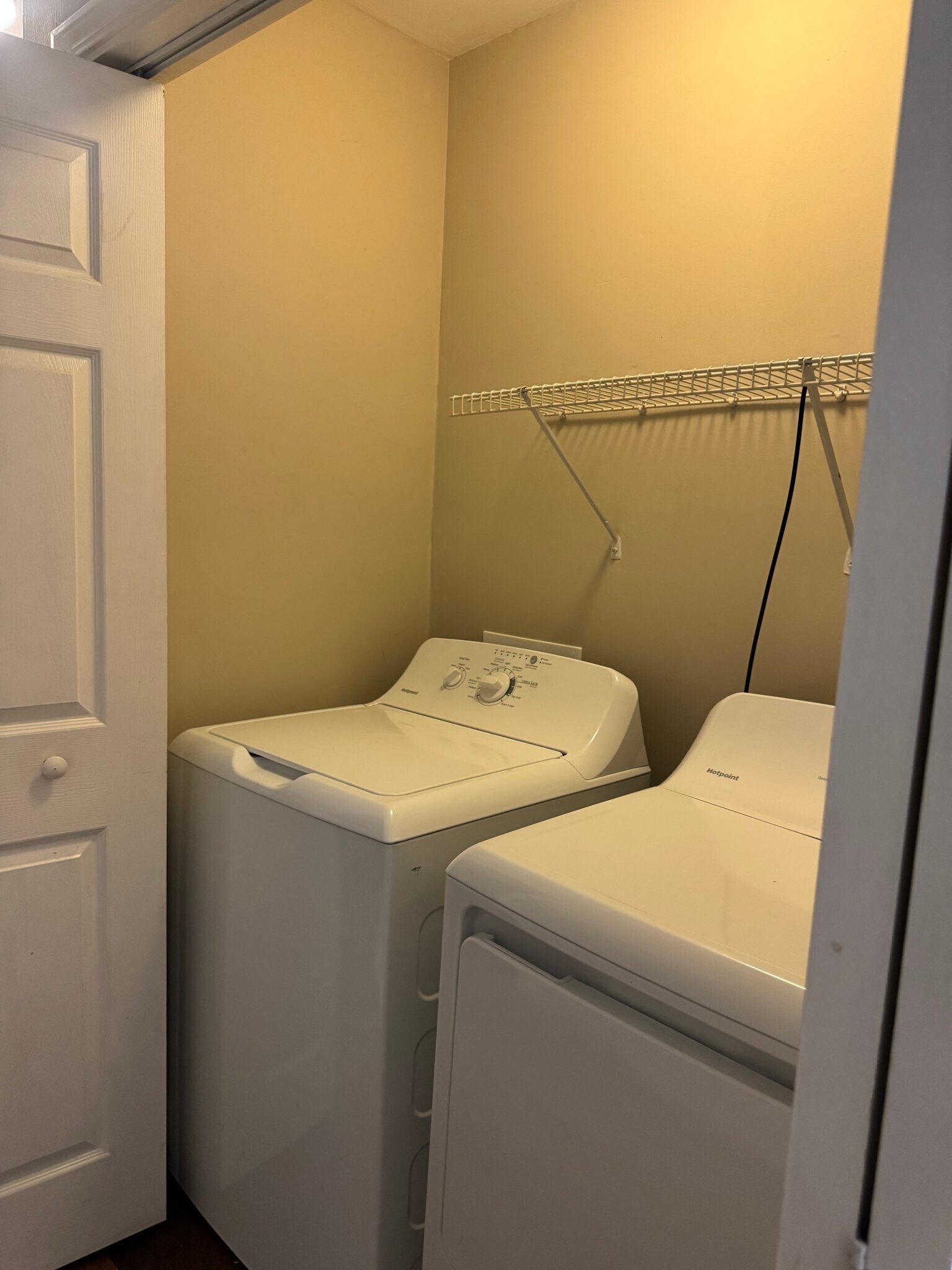 Building Photo - 608 University Ridge