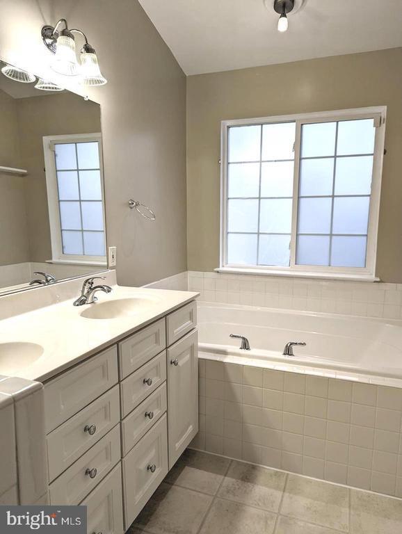 Building Photo - 14173 HUNTERS Way