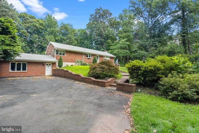 Building Photo - 5135 Summit Dr