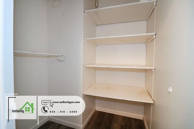 Building Photo - 7700 Fisher Ln