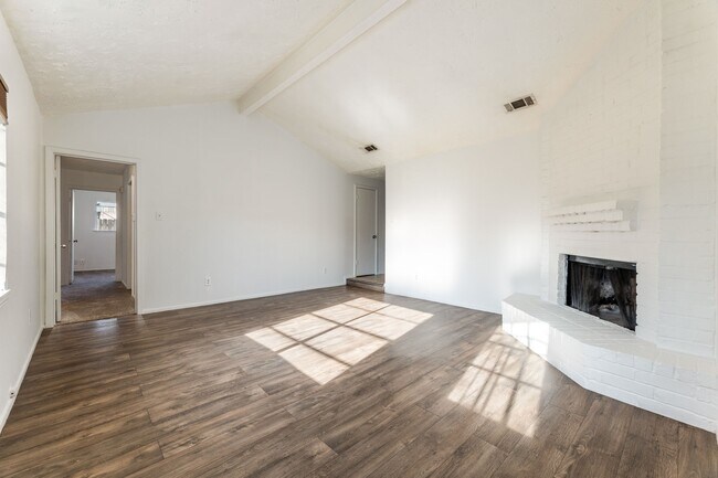 Building Photo - 15235 Heron Park Dr