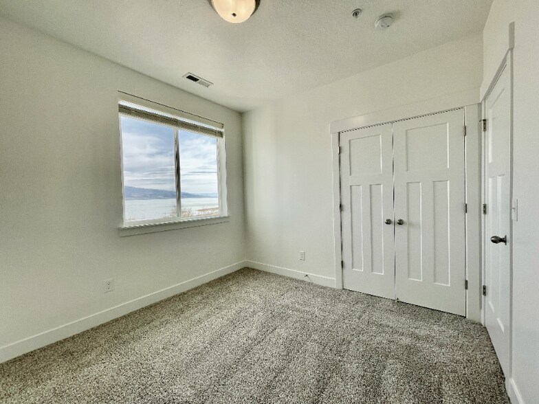Building Photo - 673 N 380 W