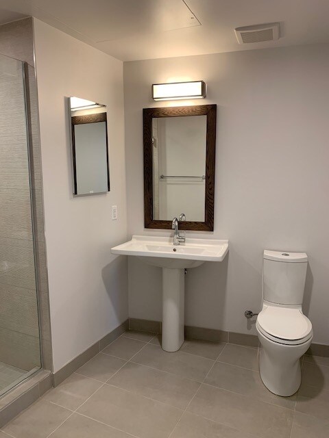 Sink and toilet - 525 Water St SW
