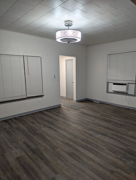 Living room - 2313 Drake Park Ave