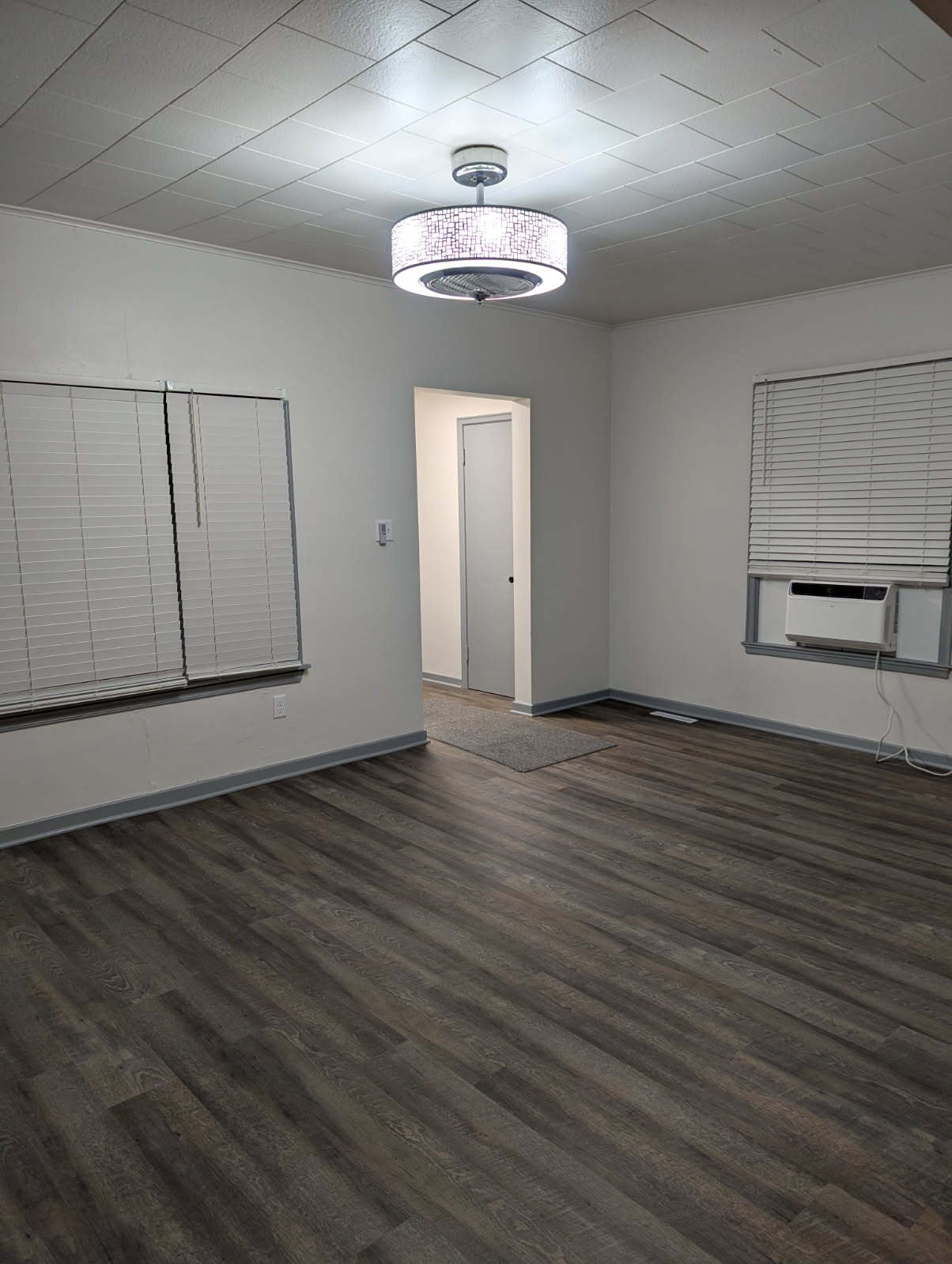 Living room - 2313 Drake Park Ave