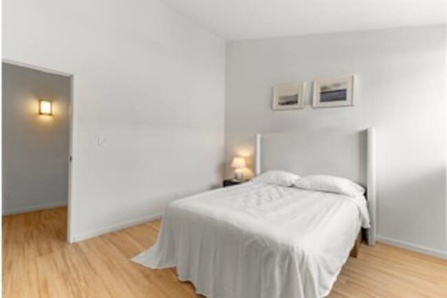 Building Photo - Windward Estates #M102