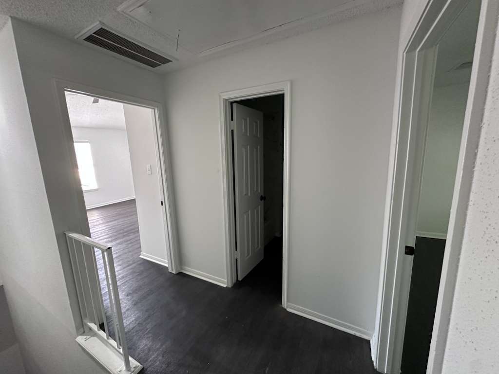 Building Photo - 7700 Creekbend Dr