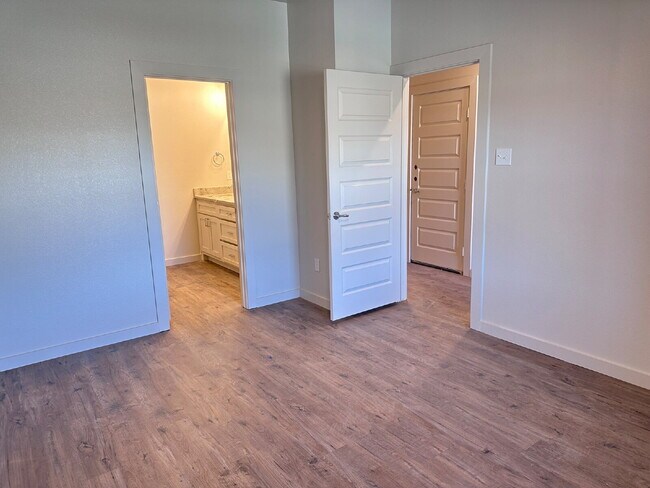 Building Photo - Charming 3-Bed, 2-Bath Home on Albany Ave – Spacious 1488 Sq Ft in Lubbock!