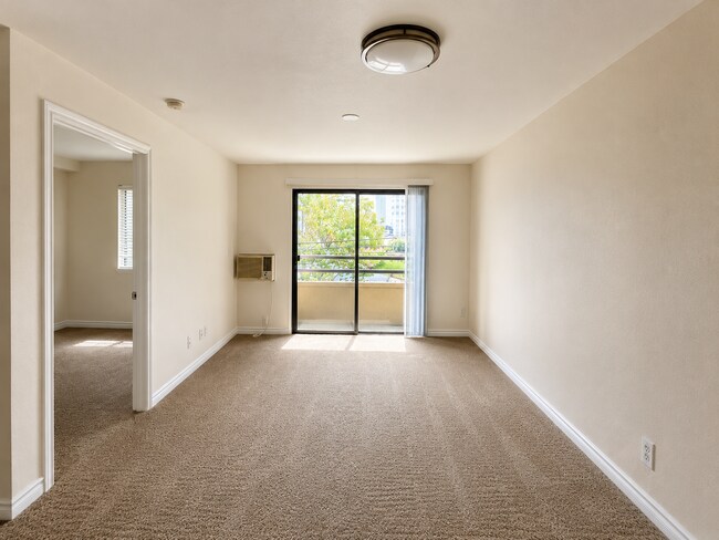 Building Photo - 4077 Third Ave