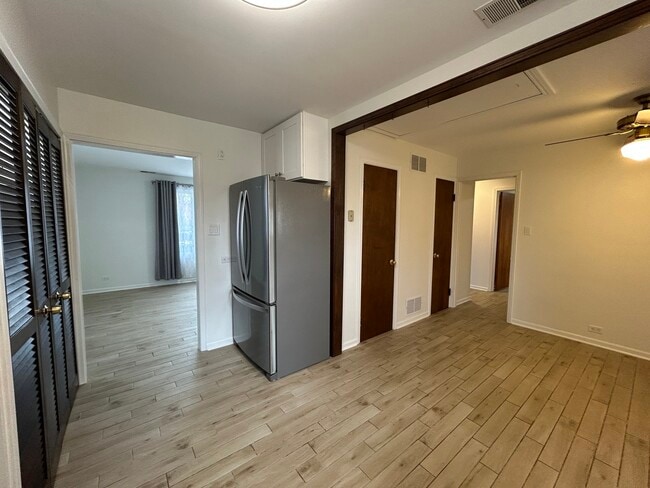 Building Photo - 946 E Grant Dr