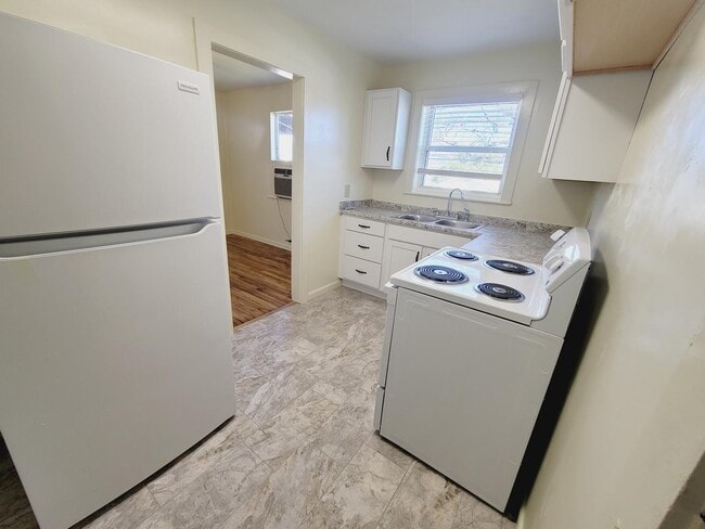 Building Photo - 1307 Elberta Dr