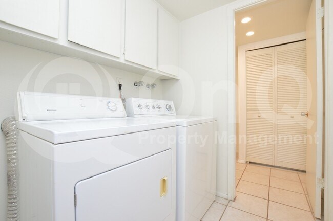 Building Photo - 4028 N Granite Reef Rd