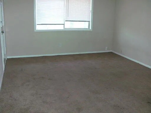 Building Photo - Room in Apartment on Allen Dr