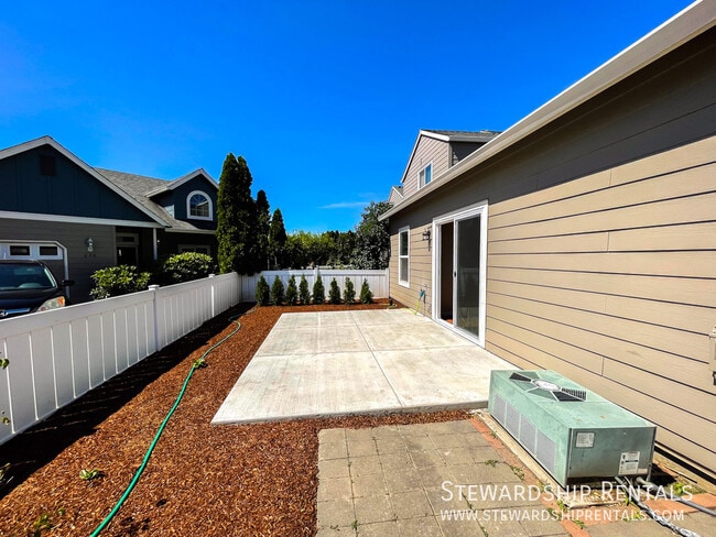 Building Photo - 618 Camden Ln