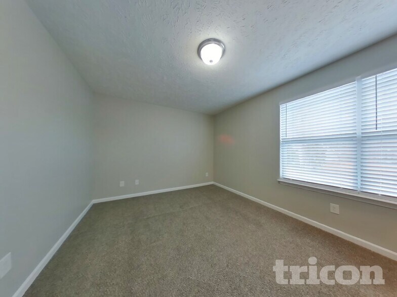 Building Photo - 1301 Rainglen Cove