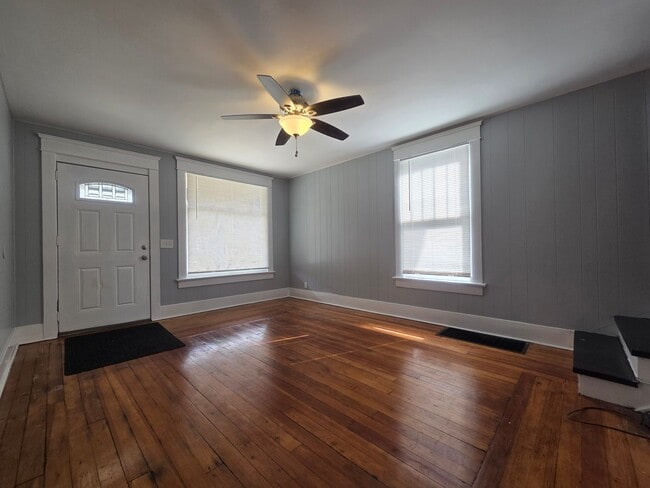 Building Photo - Updated 4-Bedroom, 2-Bath Home in Benton Harbor