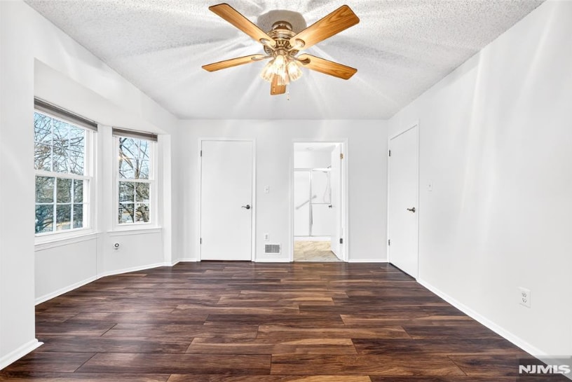 Building Photo - 556 Holly Ct