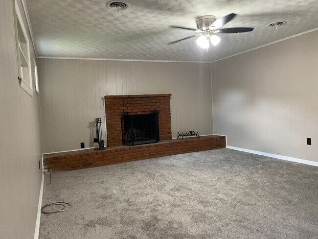 Building Photo - Under repair