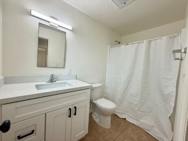 Building Photo - AVAILABLE NOW!! 1 Bedroom 1 Bathroom apartment in Palm Springs!!