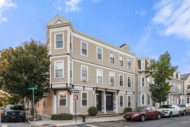 Building Photo - 159 M St
